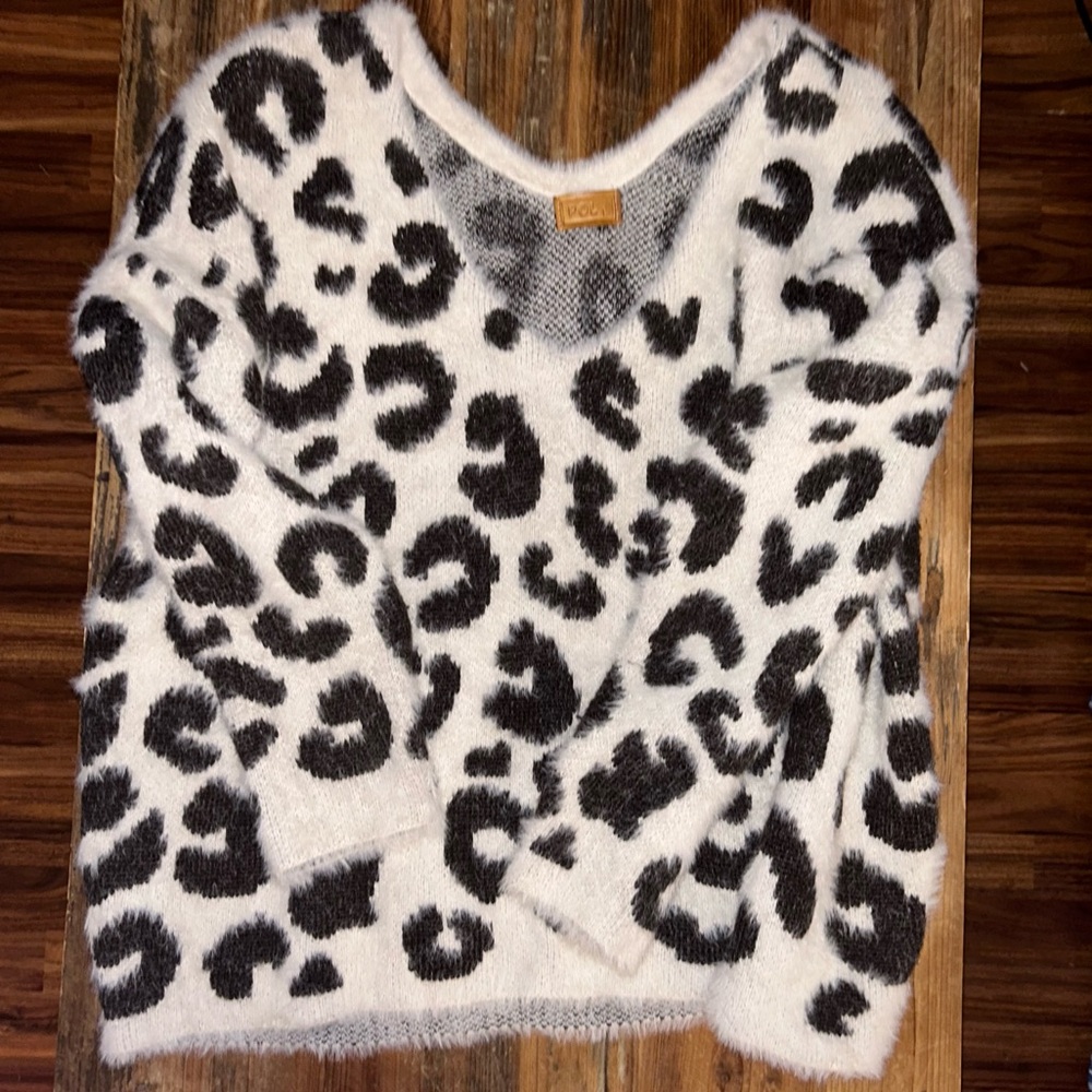 Leopard Print Sweater - Black and White
